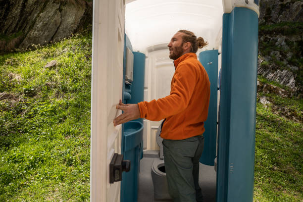 Porta potty delivery and setup in Caseyville, IL